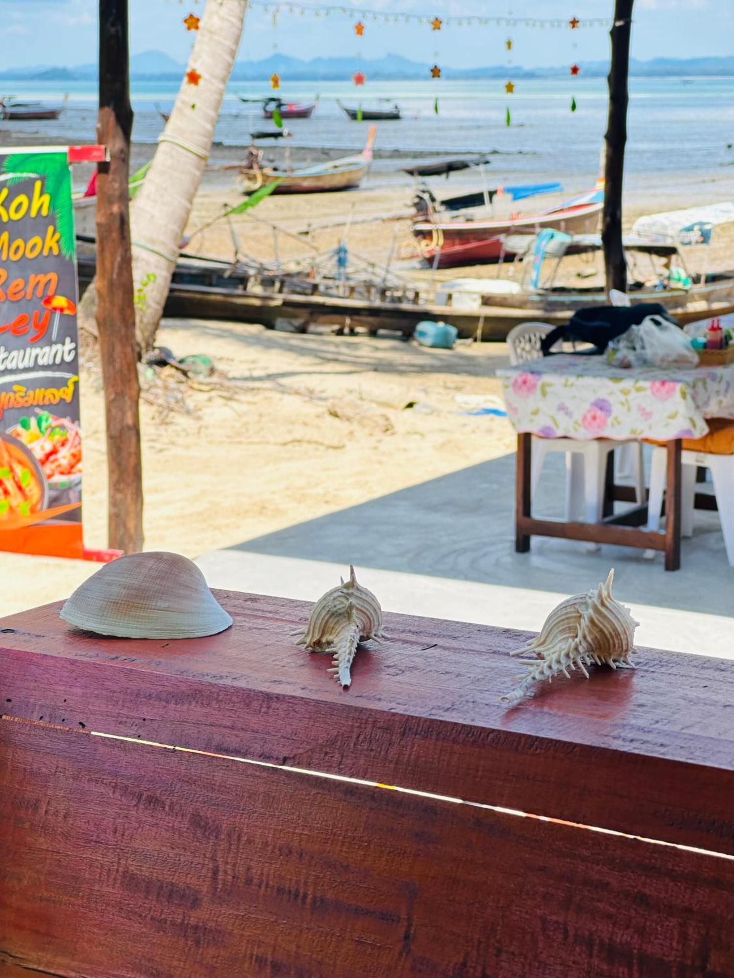 Koh Mook Rem Ley Hotel Trang Ngoại thất bức ảnh
